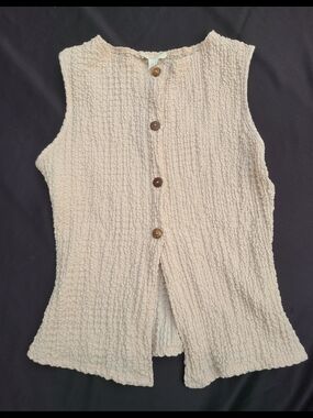 Women's Cream Textured Button-Front Sleeveless Top
